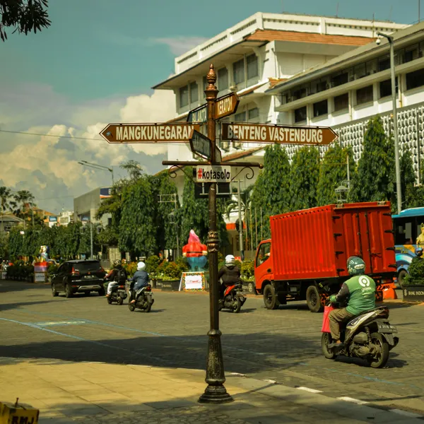 Indonesia City Scene (Photo by Fala Syam on Unsplash)