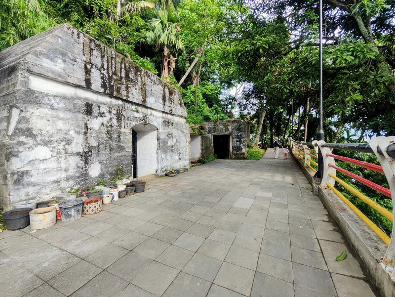 Bangunan peninggalan Belanda di Gunung Padang