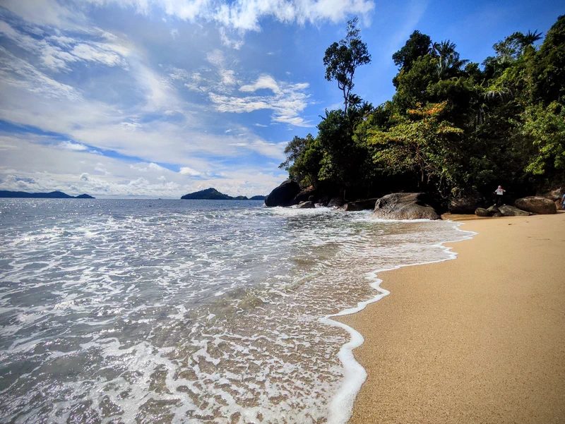 Pantai Batu Kuciang: Tamasya Kilat di Kawasan Mandeh