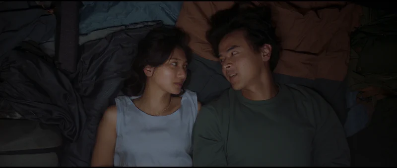 Sore dan Jonathan menghadap laut